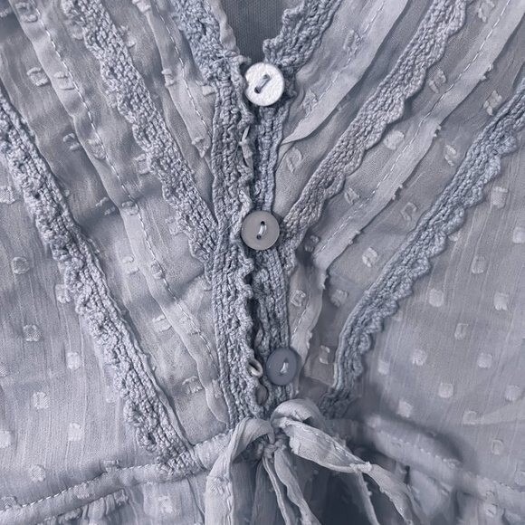 Japna Long Sleeve Sheer V-neck Lace Detailing Tie Light Blue NEW Size Large - Picture 4 of 6